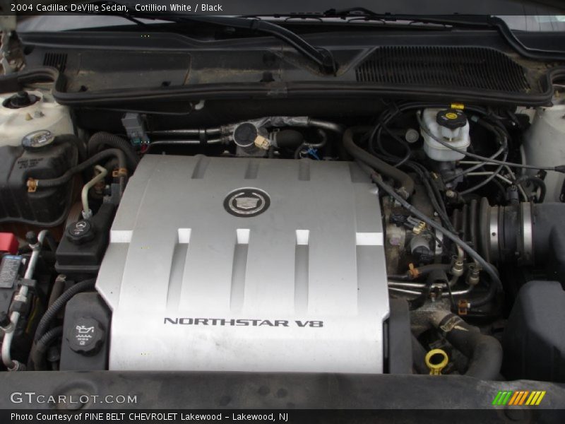 Cotillion White / Black 2004 Cadillac DeVille Sedan