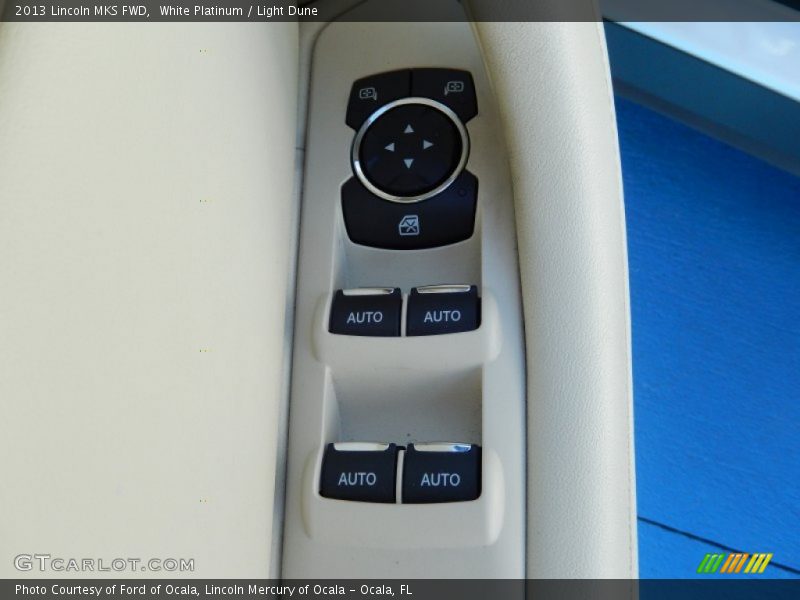 White Platinum / Light Dune 2013 Lincoln MKS FWD