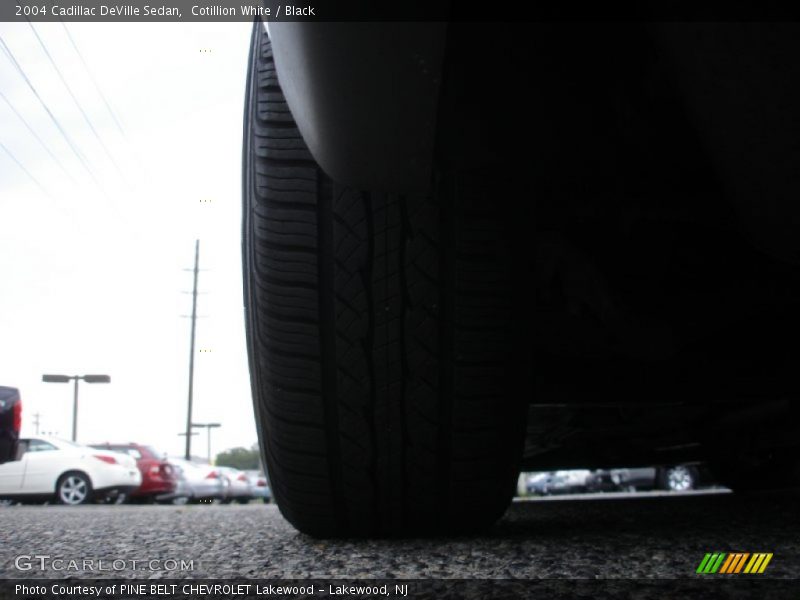 Cotillion White / Black 2004 Cadillac DeVille Sedan