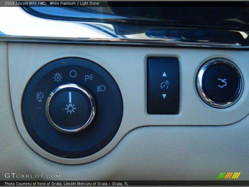 White Platinum / Light Dune 2013 Lincoln MKS FWD