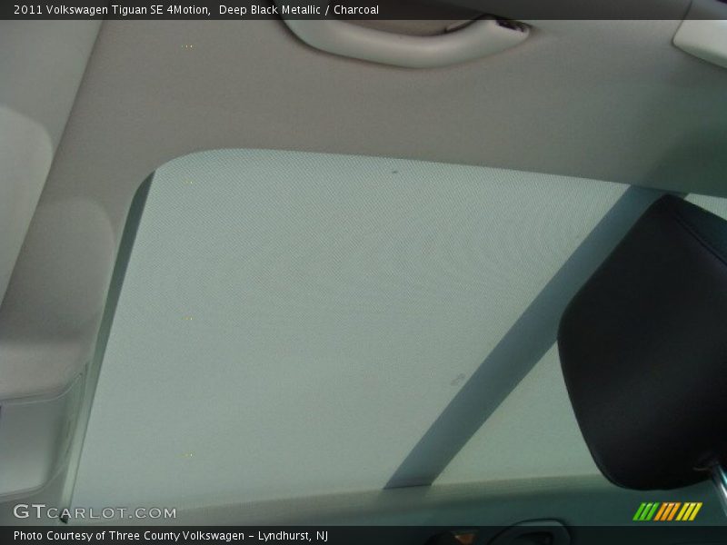 Deep Black Metallic / Charcoal 2011 Volkswagen Tiguan SE 4Motion