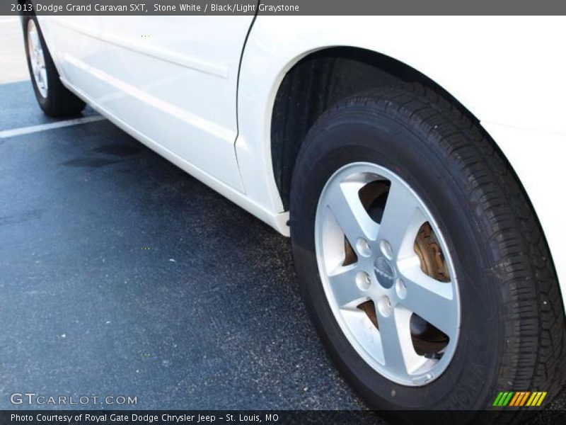 Stone White / Black/Light Graystone 2013 Dodge Grand Caravan SXT