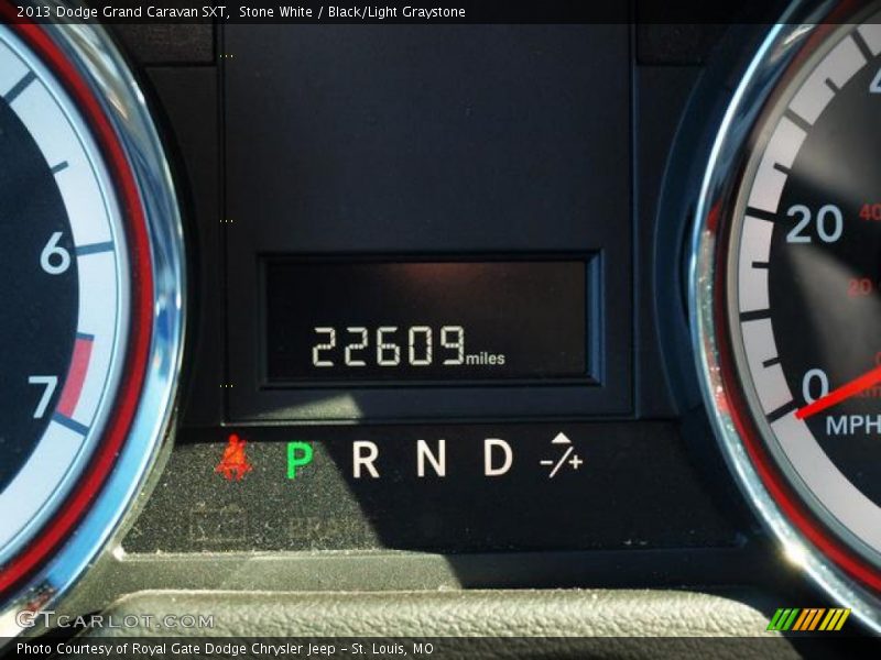 Stone White / Black/Light Graystone 2013 Dodge Grand Caravan SXT