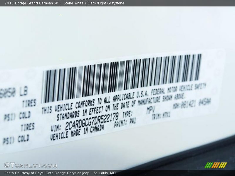 Stone White / Black/Light Graystone 2013 Dodge Grand Caravan SXT