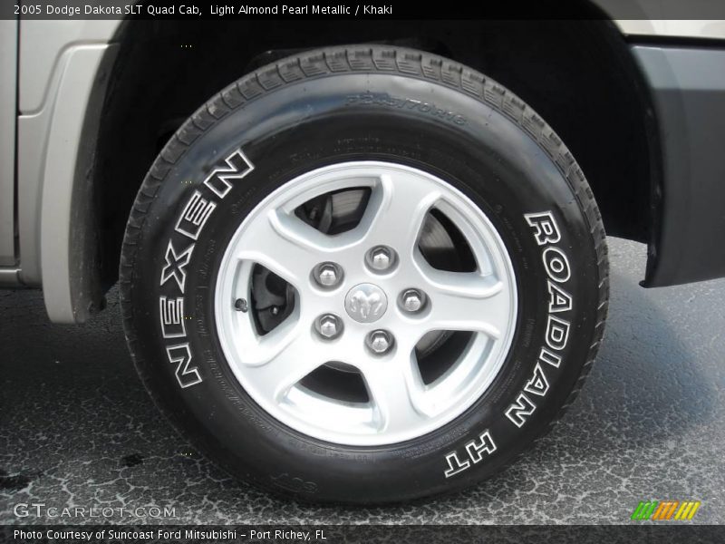 Light Almond Pearl Metallic / Khaki 2005 Dodge Dakota SLT Quad Cab