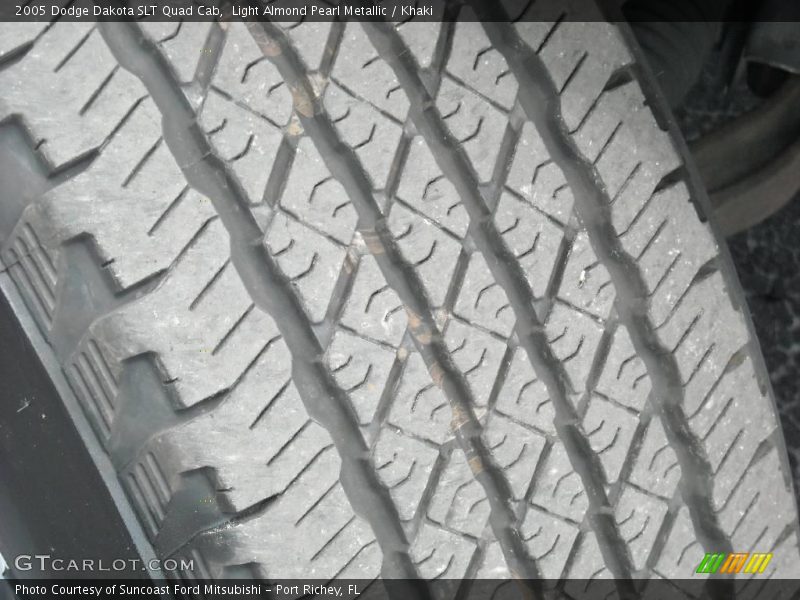 Light Almond Pearl Metallic / Khaki 2005 Dodge Dakota SLT Quad Cab