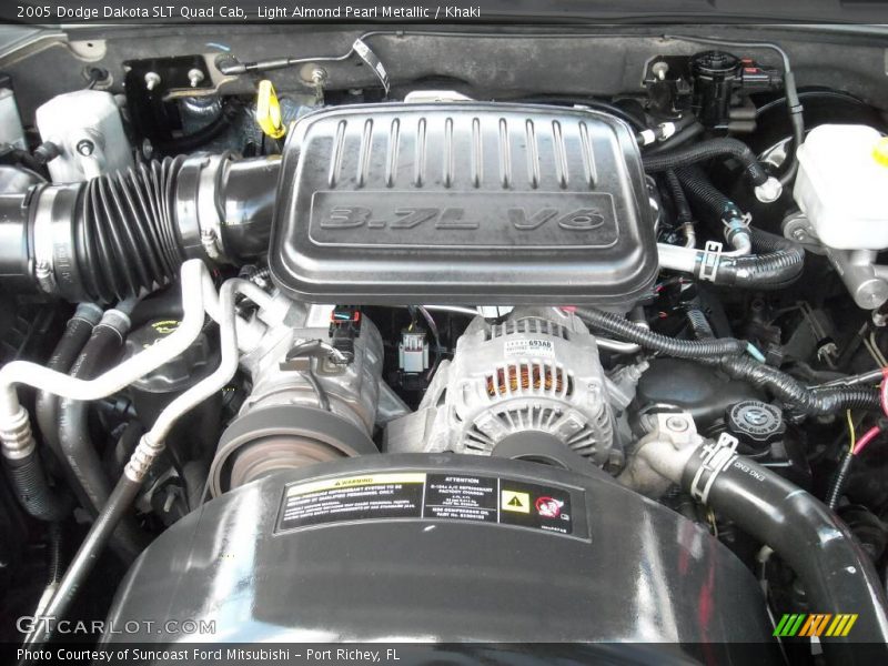 Light Almond Pearl Metallic / Khaki 2005 Dodge Dakota SLT Quad Cab