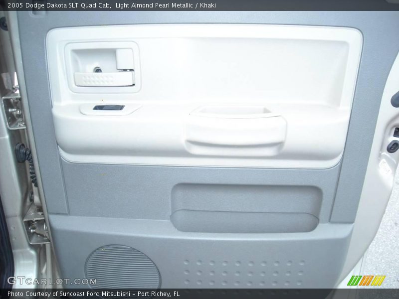 Light Almond Pearl Metallic / Khaki 2005 Dodge Dakota SLT Quad Cab