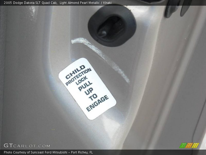 Light Almond Pearl Metallic / Khaki 2005 Dodge Dakota SLT Quad Cab