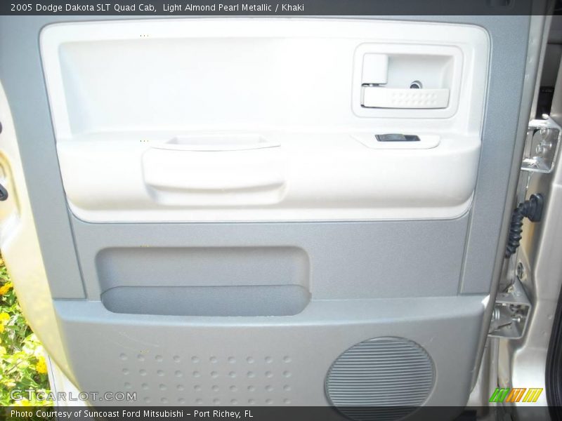 Light Almond Pearl Metallic / Khaki 2005 Dodge Dakota SLT Quad Cab