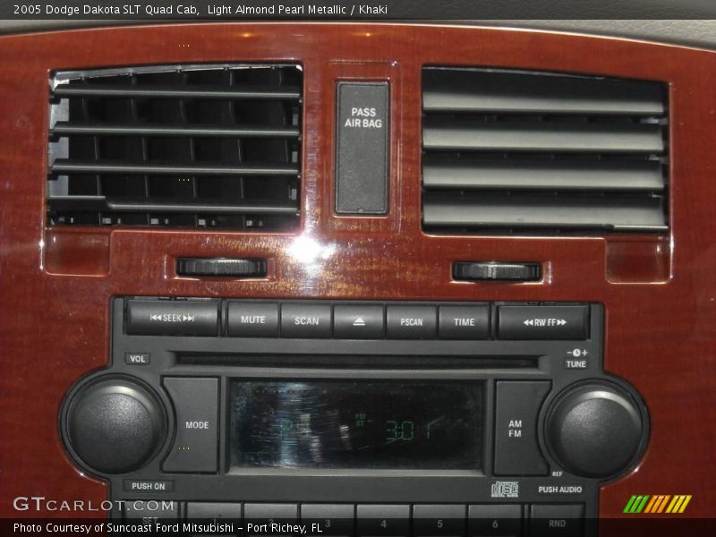 Light Almond Pearl Metallic / Khaki 2005 Dodge Dakota SLT Quad Cab
