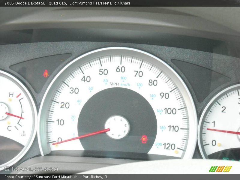 Light Almond Pearl Metallic / Khaki 2005 Dodge Dakota SLT Quad Cab