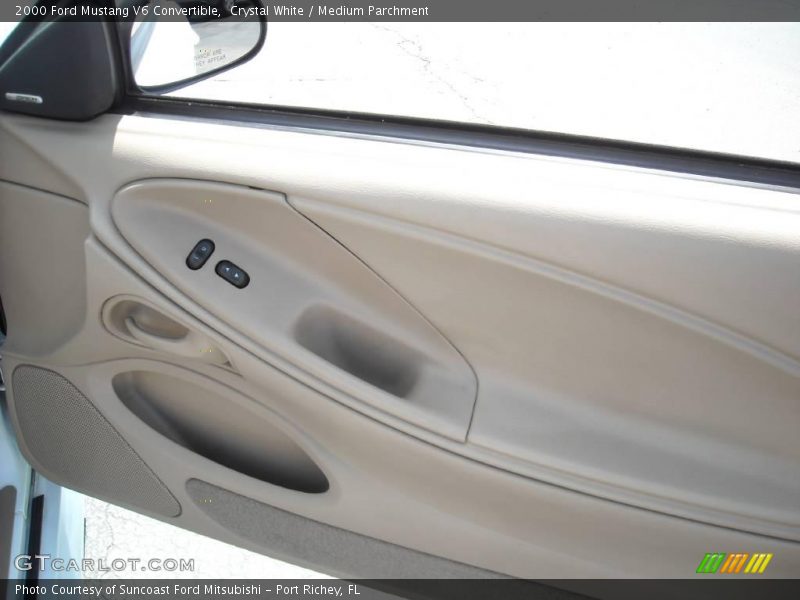 Crystal White / Medium Parchment 2000 Ford Mustang V6 Convertible