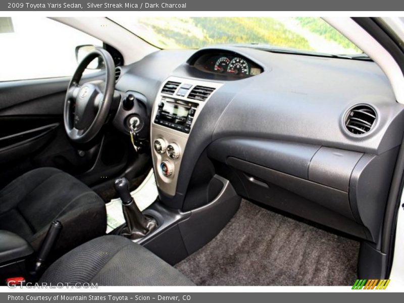 Silver Streak Mica / Dark Charcoal 2009 Toyota Yaris Sedan