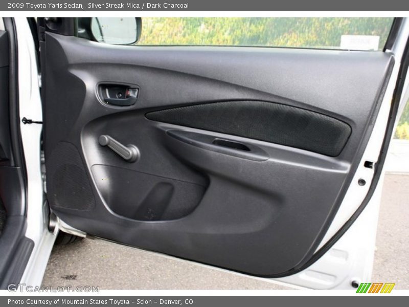Silver Streak Mica / Dark Charcoal 2009 Toyota Yaris Sedan