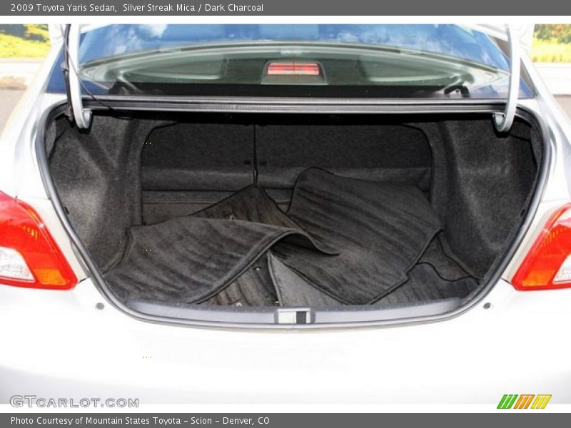 Silver Streak Mica / Dark Charcoal 2009 Toyota Yaris Sedan