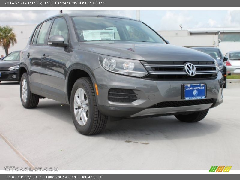 Pepper Gray Metallic / Black 2014 Volkswagen Tiguan S