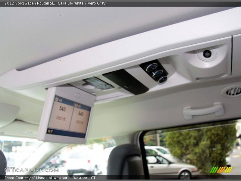 Calla Lily White / Aero Gray 2012 Volkswagen Routan SE