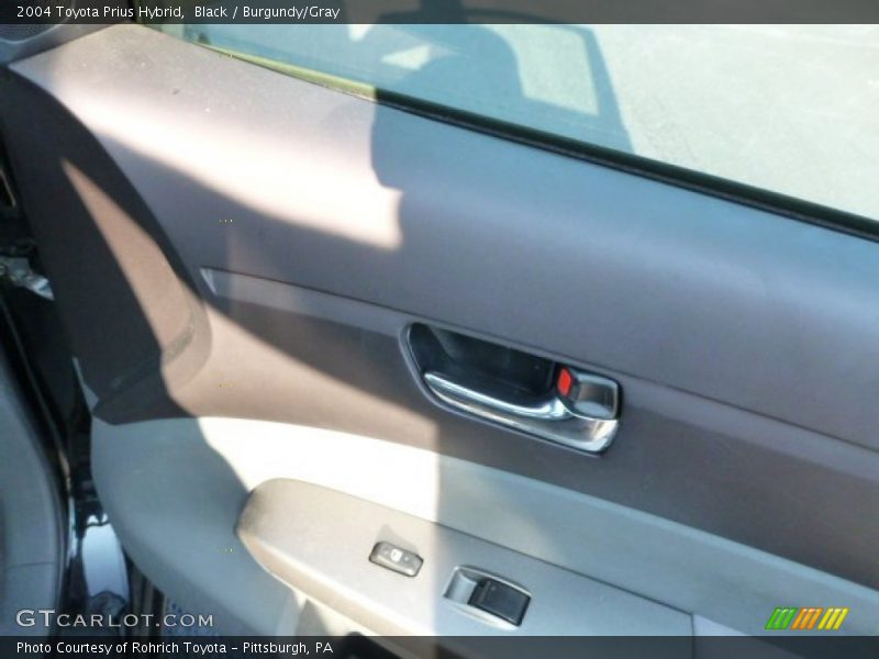 Black / Burgundy/Gray 2004 Toyota Prius Hybrid