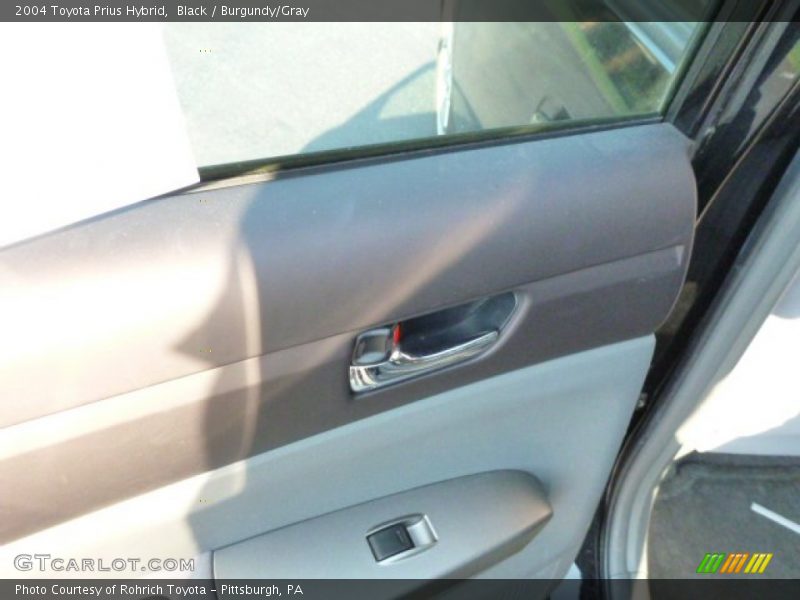 Black / Burgundy/Gray 2004 Toyota Prius Hybrid