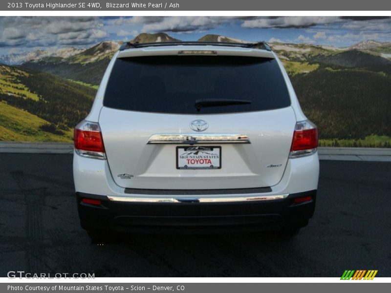 Blizzard White Pearl / Ash 2013 Toyota Highlander SE 4WD