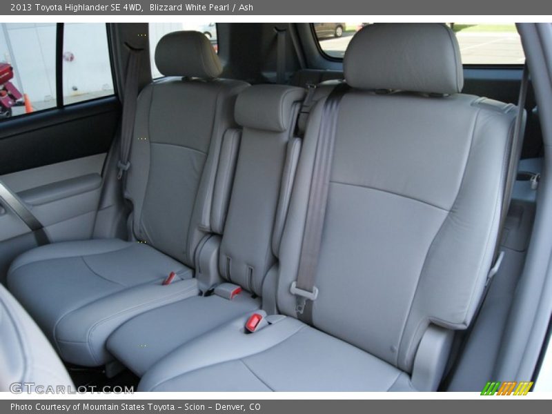 Blizzard White Pearl / Ash 2013 Toyota Highlander SE 4WD