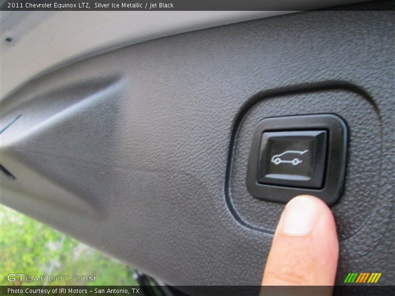 Silver Ice Metallic / Jet Black 2011 Chevrolet Equinox LTZ