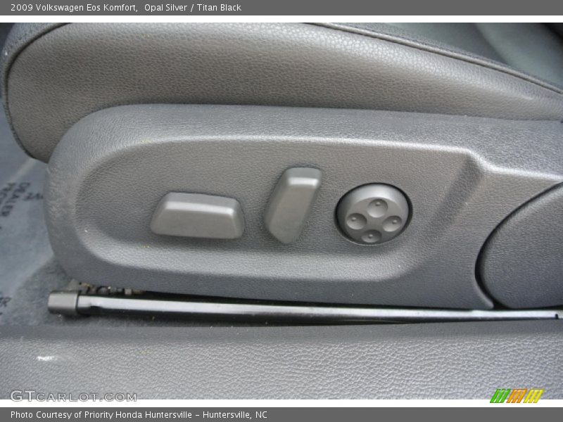 Opal Silver / Titan Black 2009 Volkswagen Eos Komfort