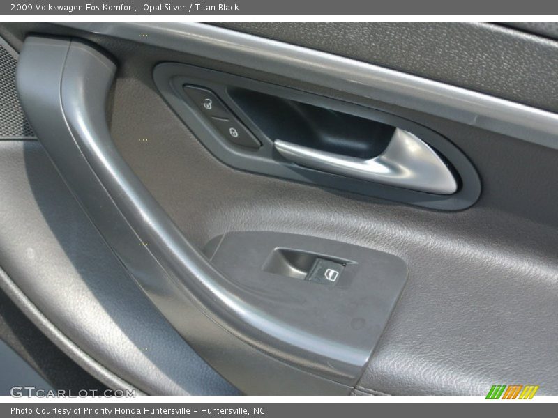 Opal Silver / Titan Black 2009 Volkswagen Eos Komfort