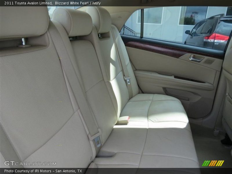 Blizzard White Pearl / Ivory 2011 Toyota Avalon Limited