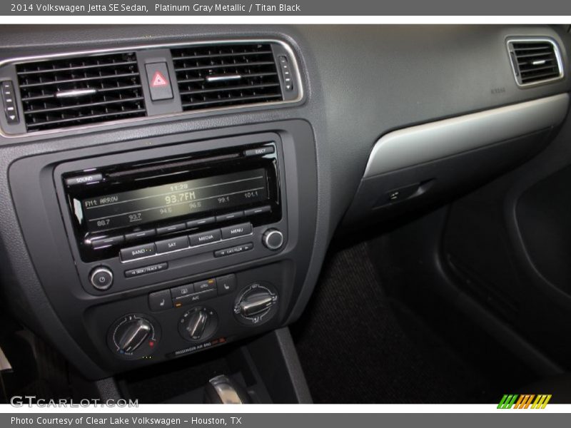 Platinum Gray Metallic / Titan Black 2014 Volkswagen Jetta SE Sedan