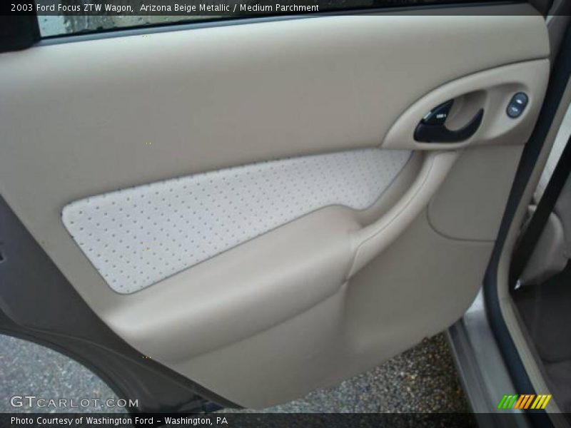 Arizona Beige Metallic / Medium Parchment 2003 Ford Focus ZTW Wagon