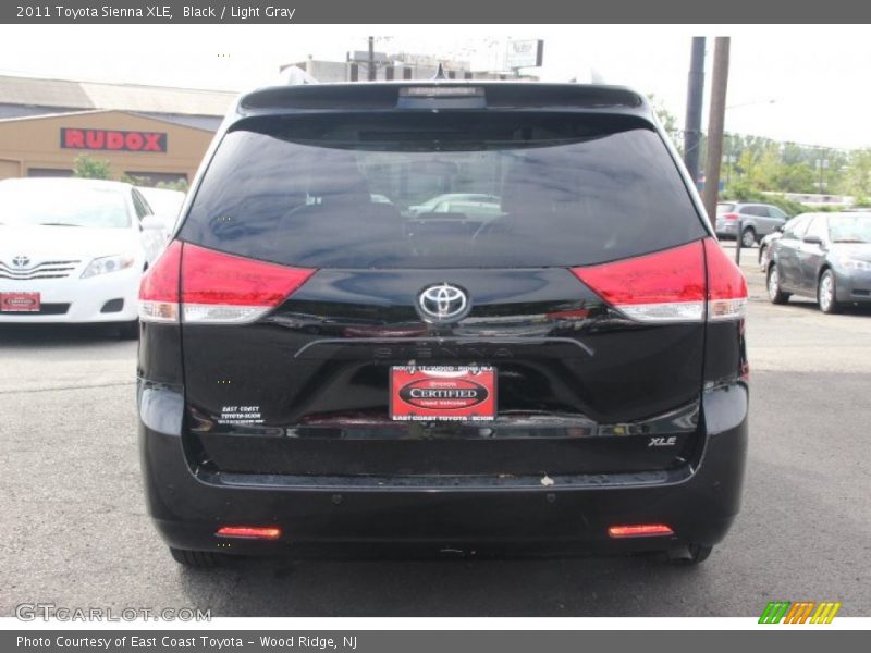 Black / Light Gray 2011 Toyota Sienna XLE