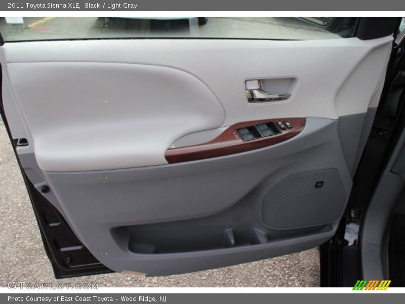 Black / Light Gray 2011 Toyota Sienna XLE