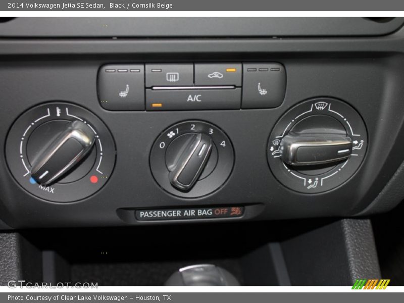 Controls of 2014 Jetta SE Sedan