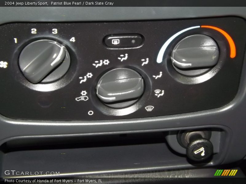 Patriot Blue Pearl / Dark Slate Gray 2004 Jeep Liberty Sport