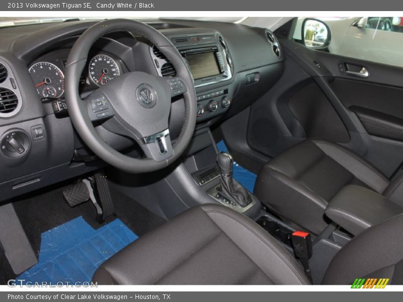 Candy White / Black 2013 Volkswagen Tiguan SE