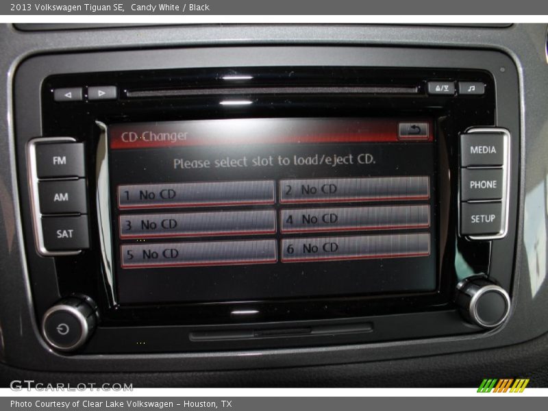 Candy White / Black 2013 Volkswagen Tiguan SE