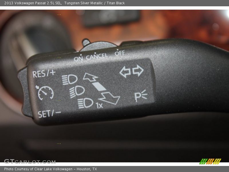 Tungsten Silver Metallic / Titan Black 2013 Volkswagen Passat 2.5L SEL