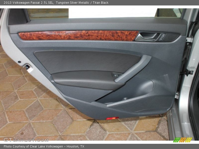 Tungsten Silver Metallic / Titan Black 2013 Volkswagen Passat 2.5L SEL