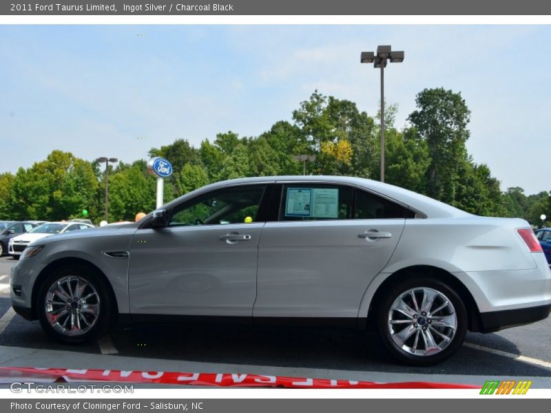 Ingot Silver / Charcoal Black 2011 Ford Taurus Limited