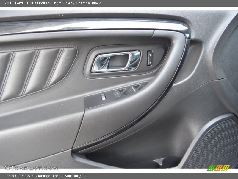 Ingot Silver / Charcoal Black 2011 Ford Taurus Limited