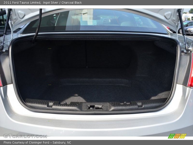 Ingot Silver / Charcoal Black 2011 Ford Taurus Limited