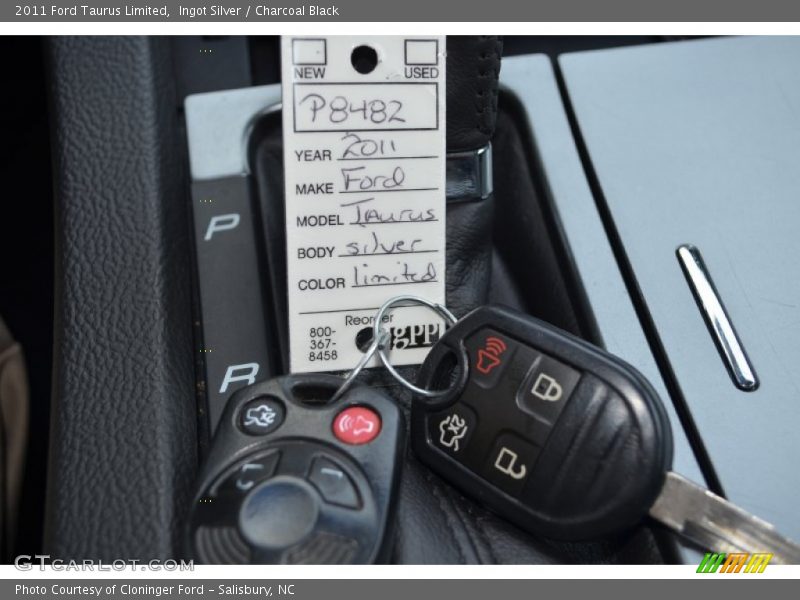 Ingot Silver / Charcoal Black 2011 Ford Taurus Limited