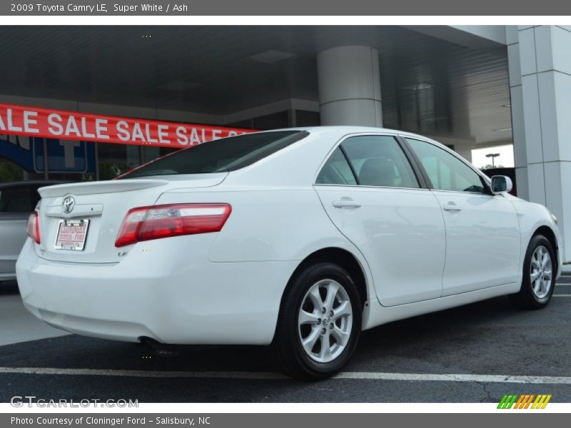 Super White / Ash 2009 Toyota Camry LE