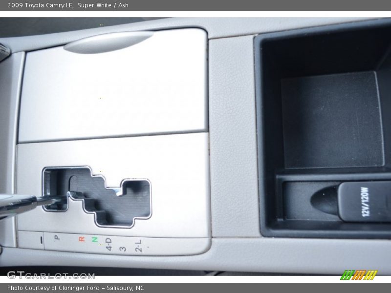 Super White / Ash 2009 Toyota Camry LE