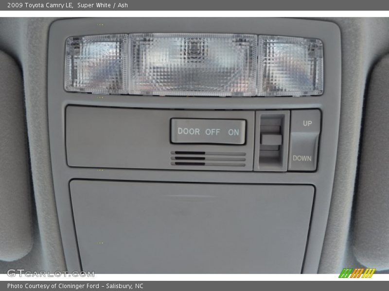 Super White / Ash 2009 Toyota Camry LE