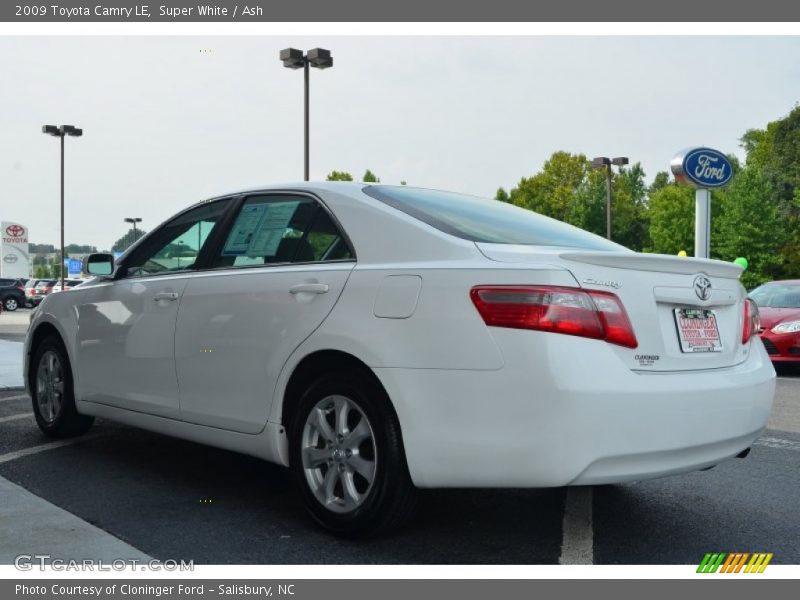 Super White / Ash 2009 Toyota Camry LE