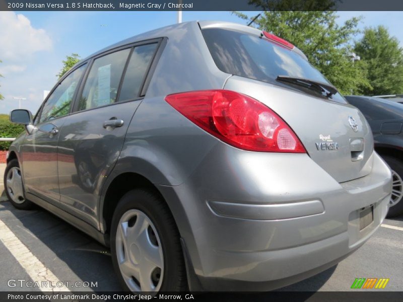 Magnetic Gray / Charcoal 2009 Nissan Versa 1.8 S Hatchback