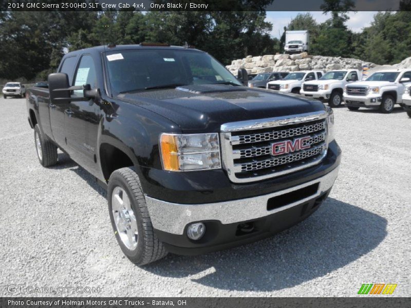 Front 3/4 View of 2014 Sierra 2500HD SLT Crew Cab 4x4
